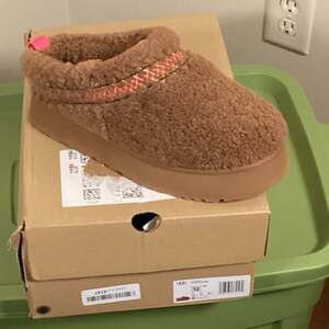 UGG Women's Tazz Heritage Braid Platform Slippers in Hardwood